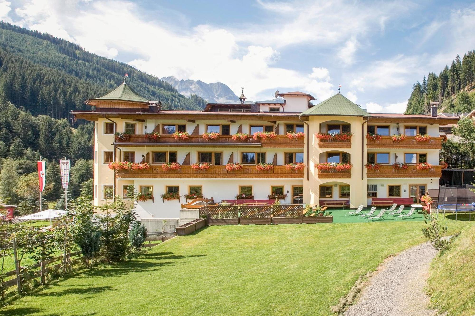 Alpenhotel Tirolerhof ゲルロス エクステリア 写真