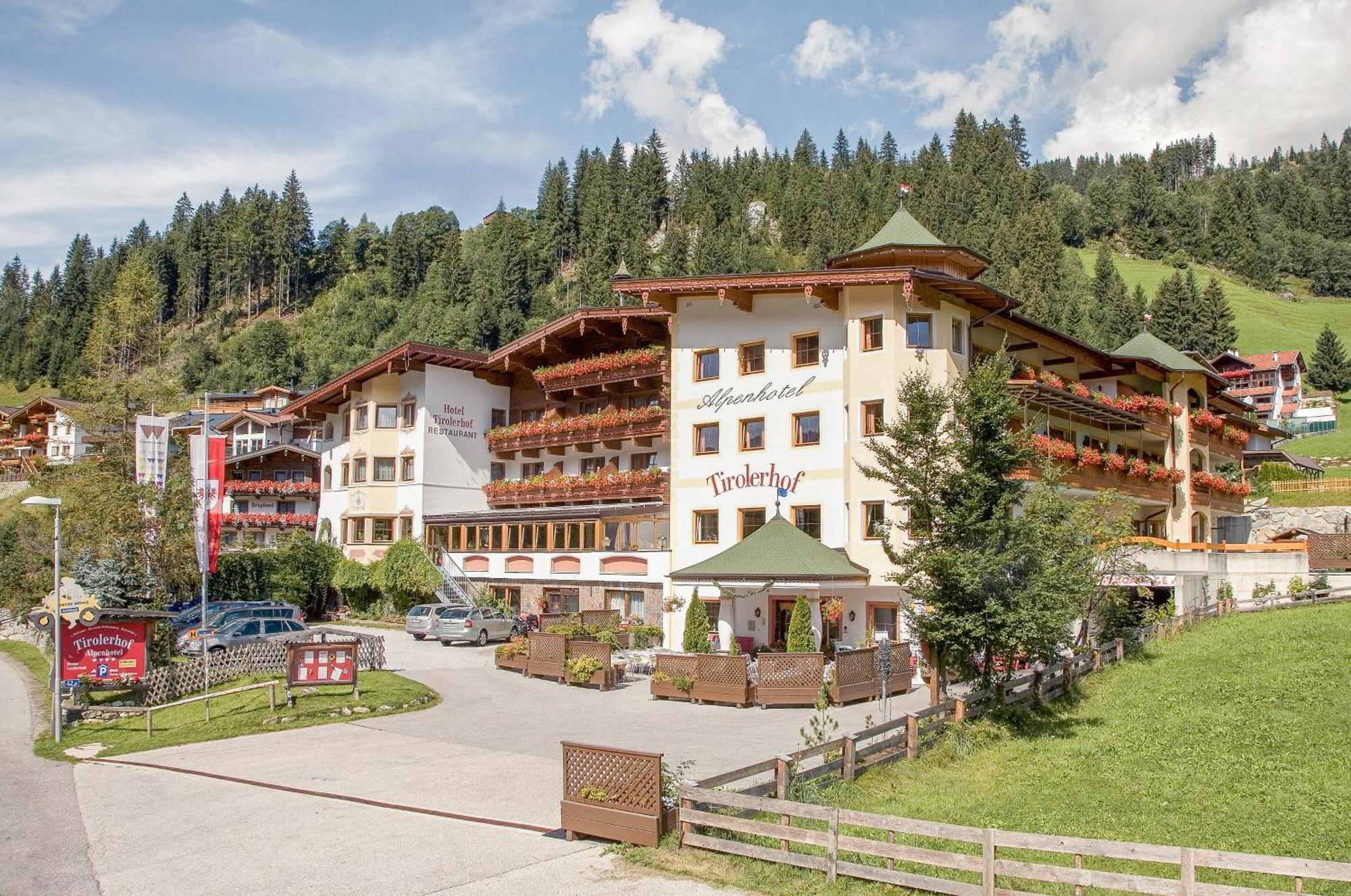 Alpenhotel Tirolerhof ゲルロス エクステリア 写真