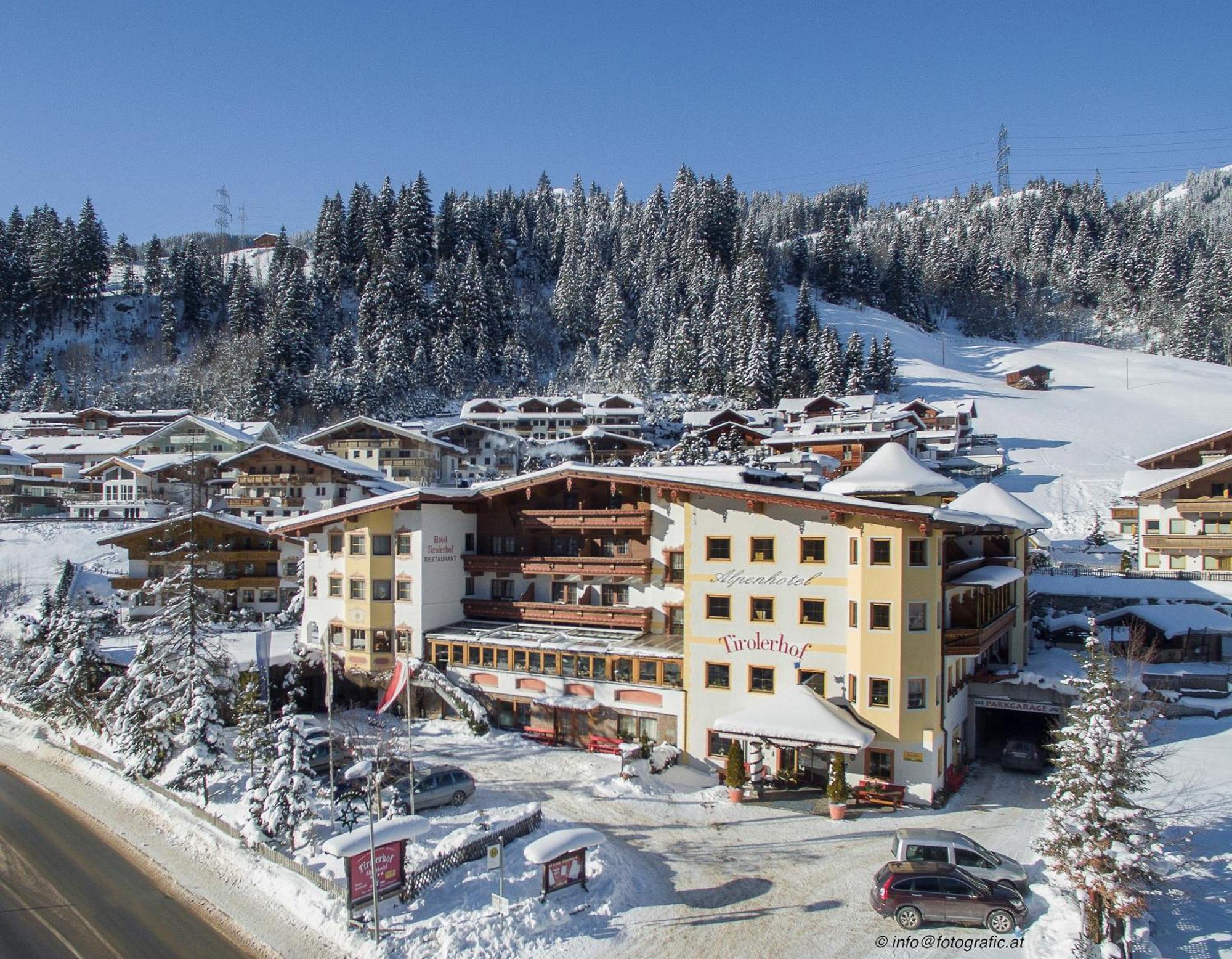 Alpenhotel Tirolerhof ゲルロス エクステリア 写真